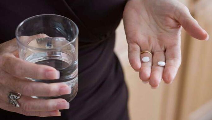 Reception of pills for thoracic osteochondrosis